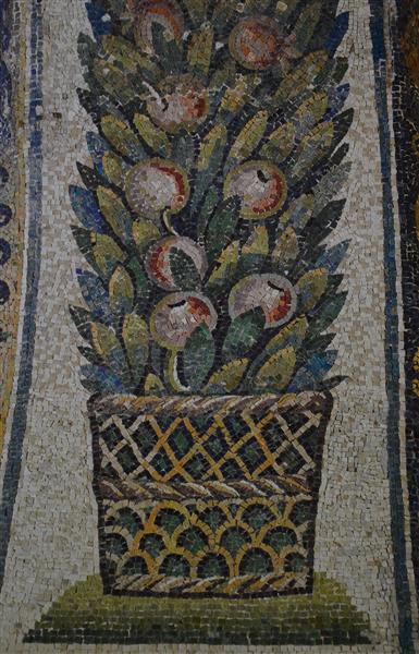 Central Intrados, Decoration with Flowers and Fruits Busting out from a Rush Basket, Mausoleum of Galla Placidia, c.425 - 拜占庭馬賽克藝術