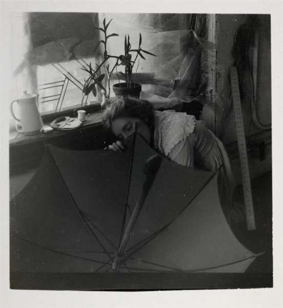 Untitled (FW Crouching Behind Umbrella), 1980 - Francesca Woodman