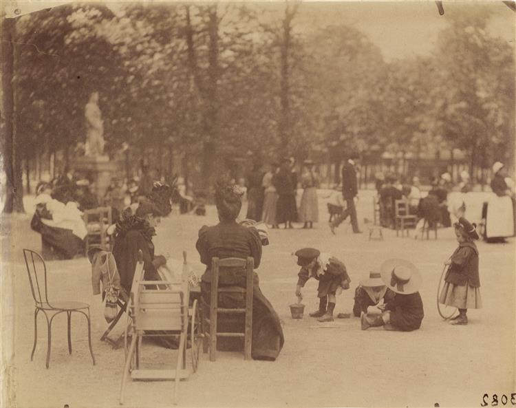 Women and Children in the Luxembourg Gardens - Ежен Атже