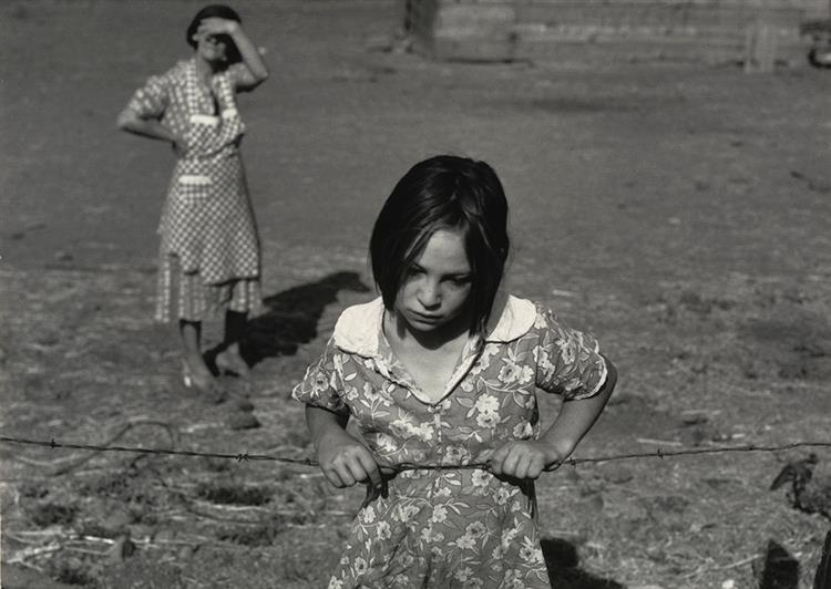 Child and Her Mother, Wapato, Yakima Valley, Washington, 1939, 1965 - 多萝西·兰格