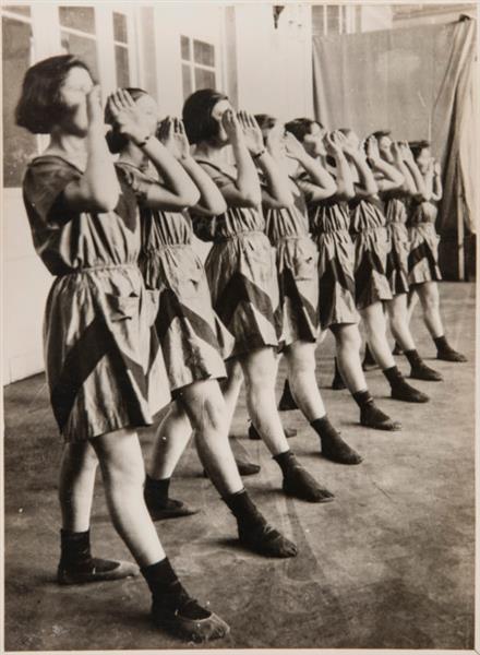 Students in Sports Clothing, 1924 - Varvara Stepanova