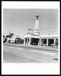 Conoco - Shamrock, Texas (from Five Views from the Panhandle Series) - Эд Рушей