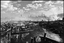 Fire in Hoboken, facing Manhattan - 亨利·卡蒂尔-布雷松